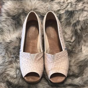 TOMS wedges